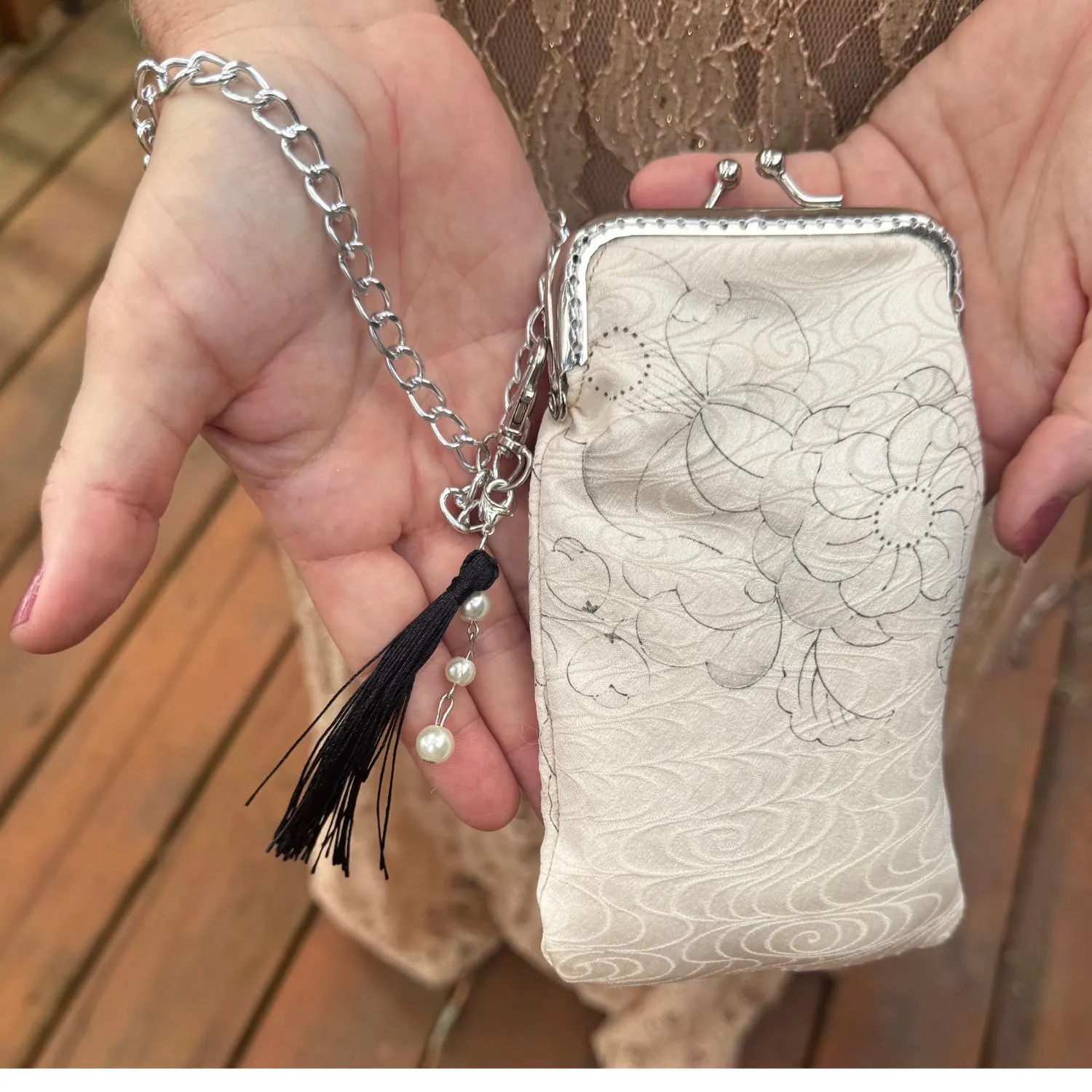 Silk Eyeglass Case Vintage Japanese Cream Kimono Silk Glasses Pouch Kiss Lock Case with Wristlet