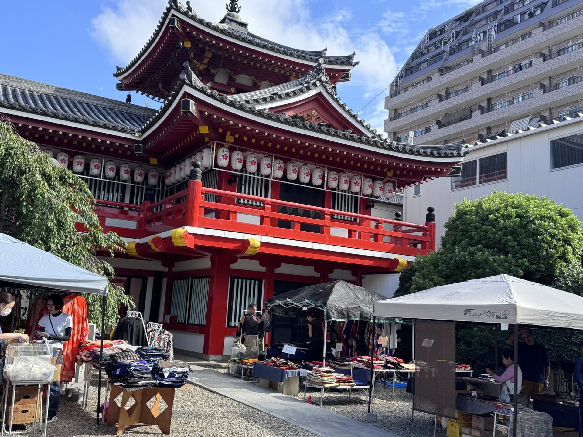 Market stalls in front of Ōsu Kannon in Nagoya
